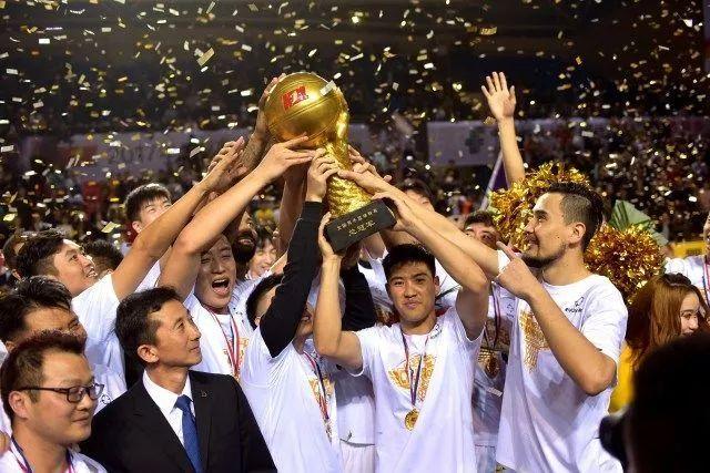 灰熊5连胜送鹈鹕7连败 杨21+11老鹰双杀骑士